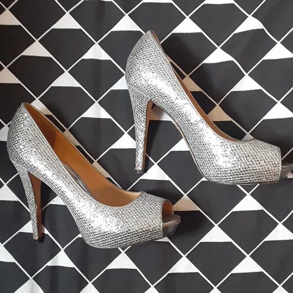 * Badgley mischka silver sparkle peep toe heels, size 8 - Picture 1 of 12